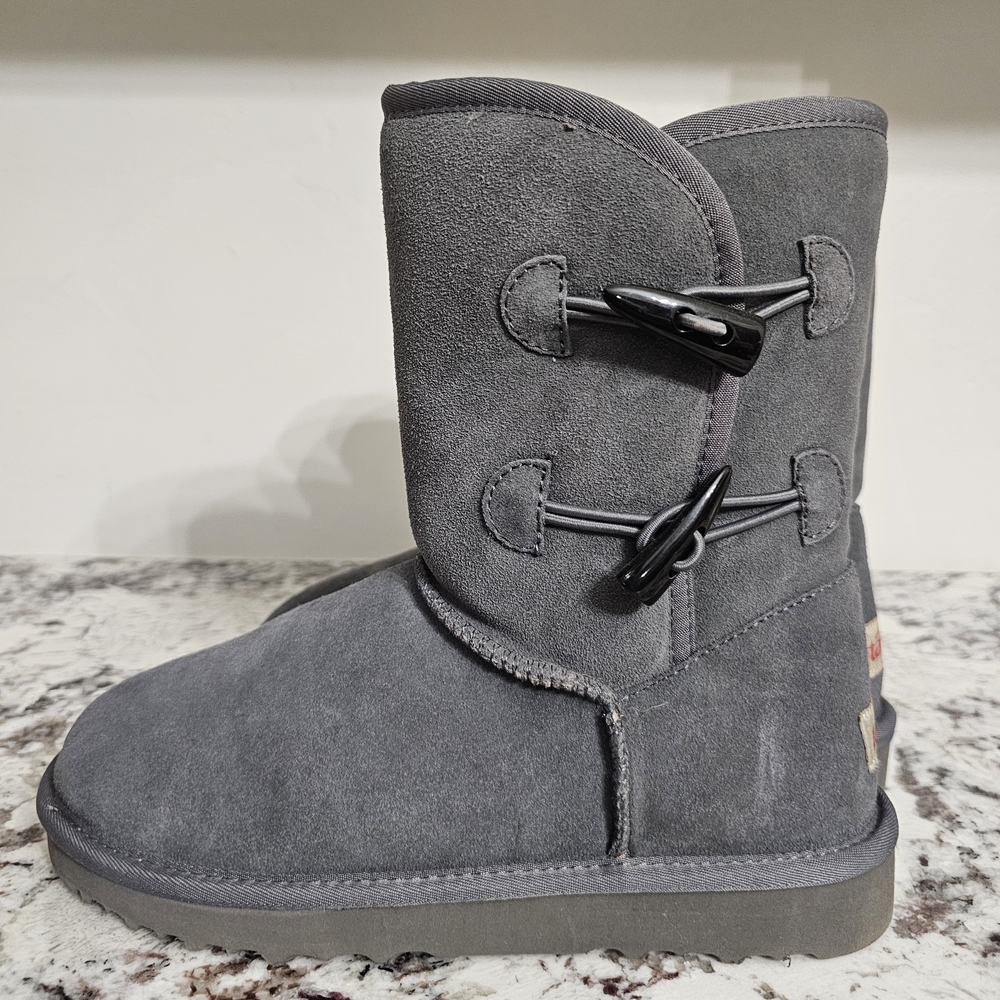 Cozy Women's Gray Tata Winter Boots with Toggle Closure
